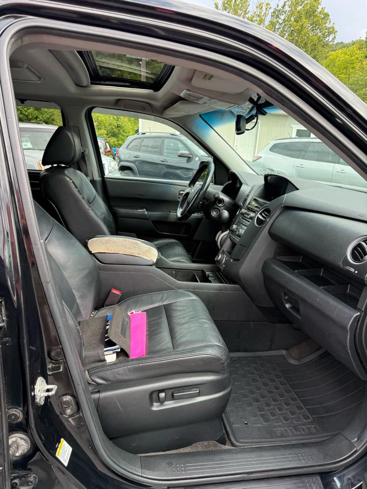 Honda Pilot Touring 4WD 5-Spd AT with DVD 2012