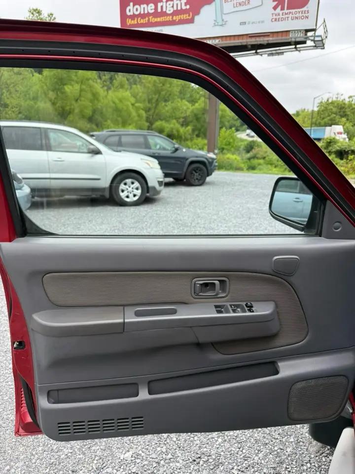 Nissan Xterra XE 2WD 2001
