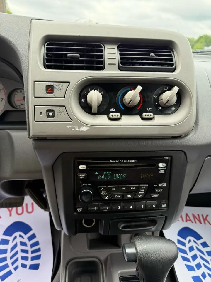 Nissan Xterra XE 2WD 2001