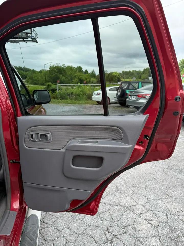 Nissan Xterra XE 2WD 2001