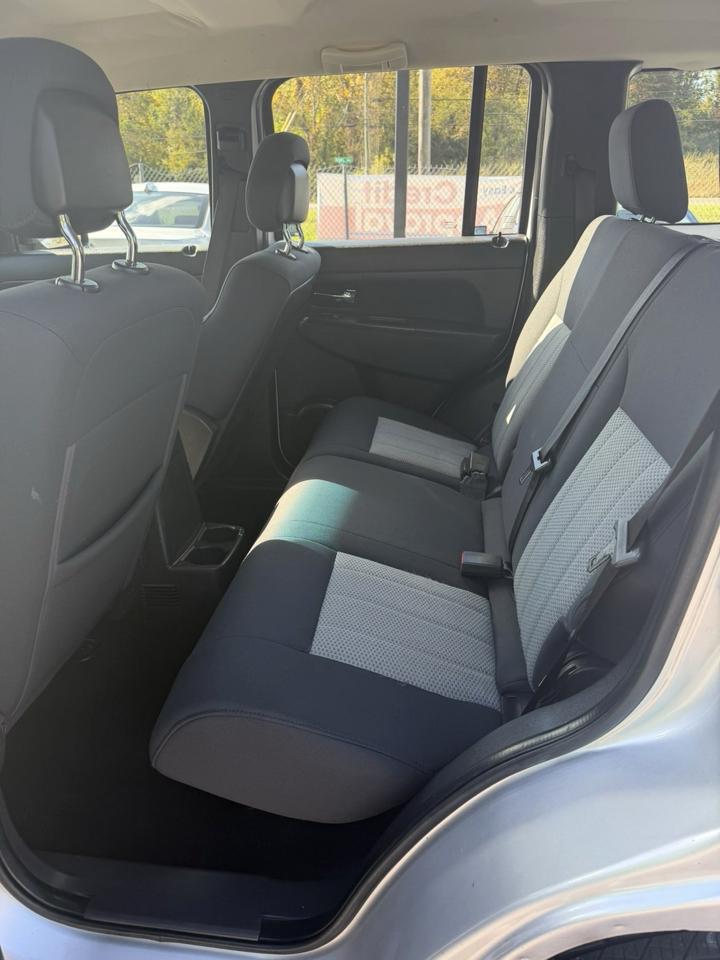 Jeep Liberty Sport 4WD 2010