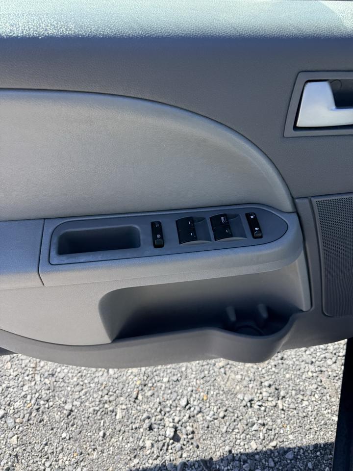 Ford Five Hundred SEL FWD 2007