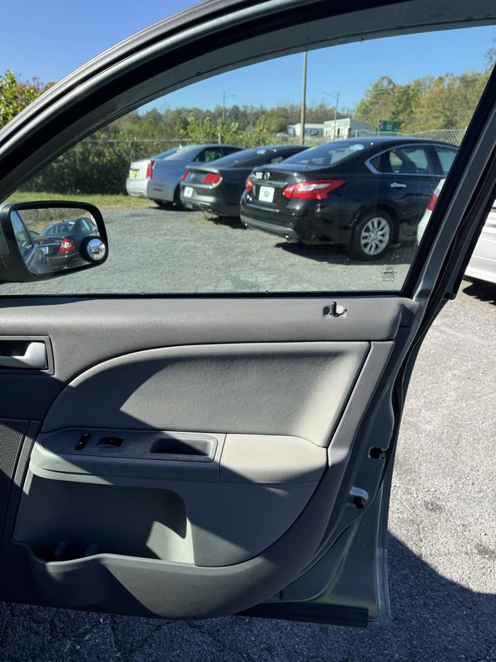 Ford Five Hundred SEL FWD 2007