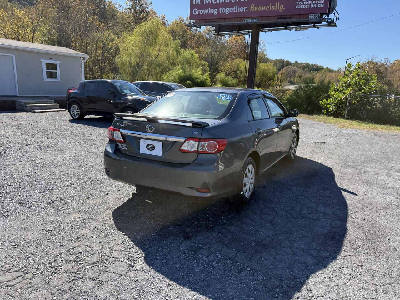 Toyota Corolla LE 4-Speed AT 2011