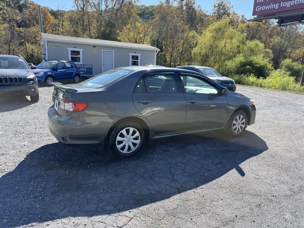 Toyota Corolla LE 4-Speed AT 2011
