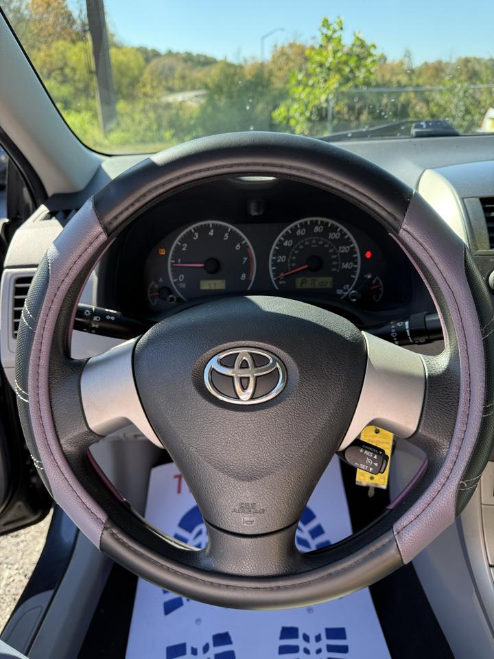 Toyota Corolla LE 4-Speed AT 2011