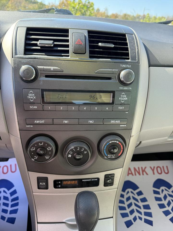 Toyota Corolla LE 4-Speed AT 2011