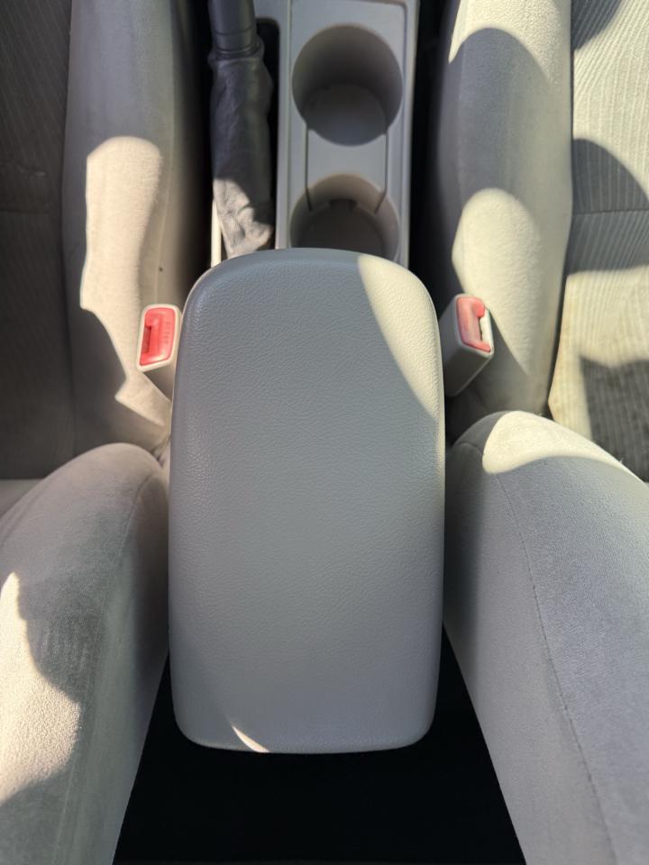Toyota Corolla LE 4-Speed AT 2011