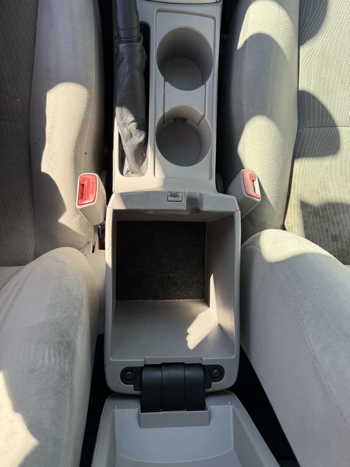 Toyota Corolla LE 4-Speed AT 2011