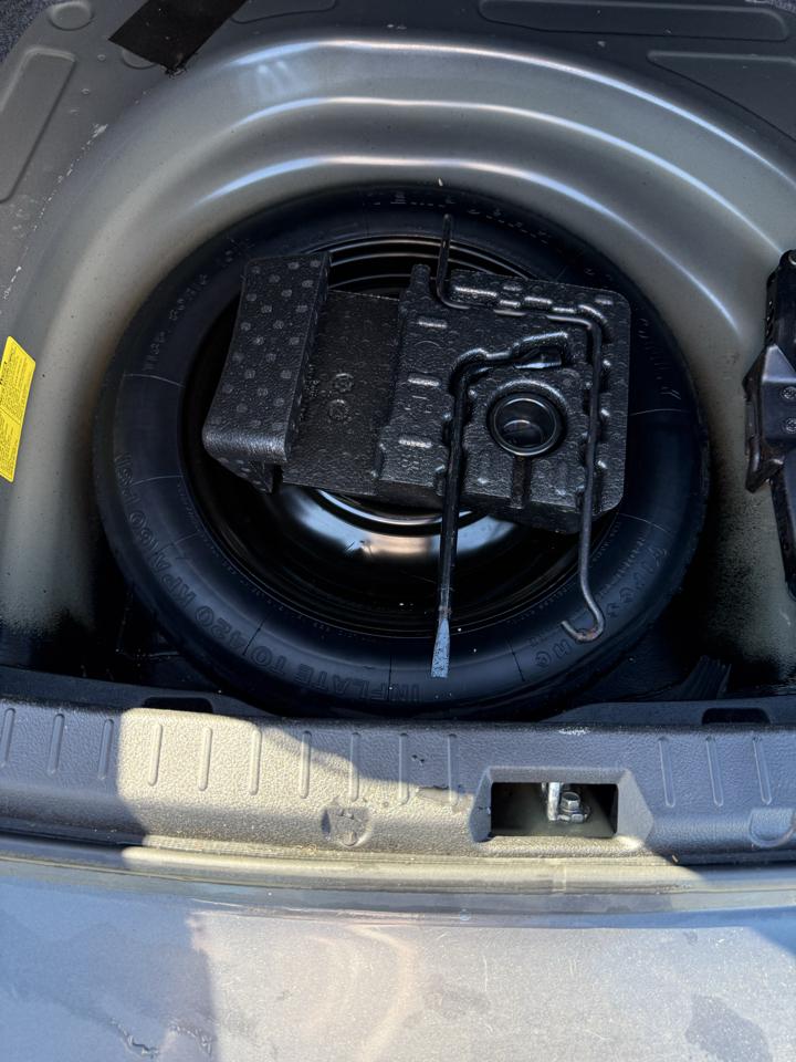 Toyota Corolla LE 4-Speed AT 2011