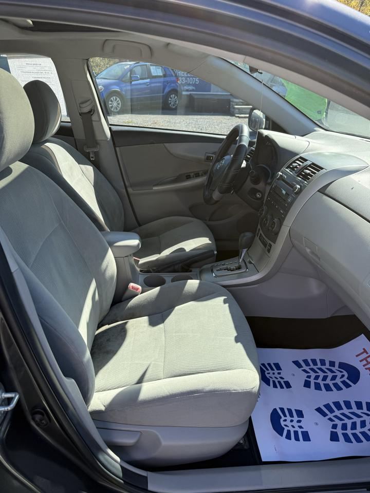 Toyota Corolla LE 4-Speed AT 2011