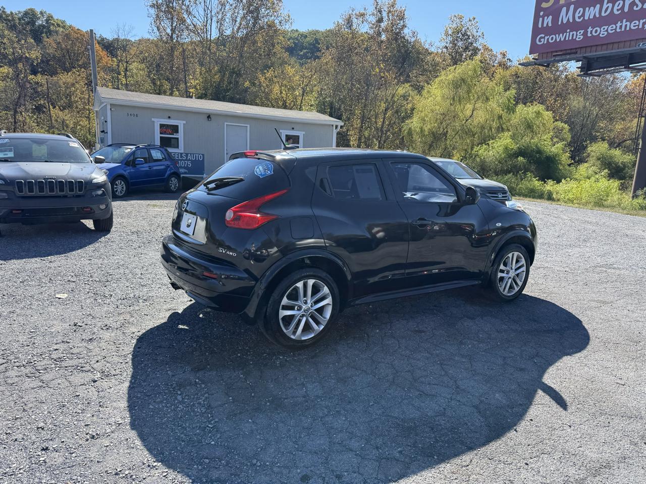 Nissan Juke SV AWD 2011