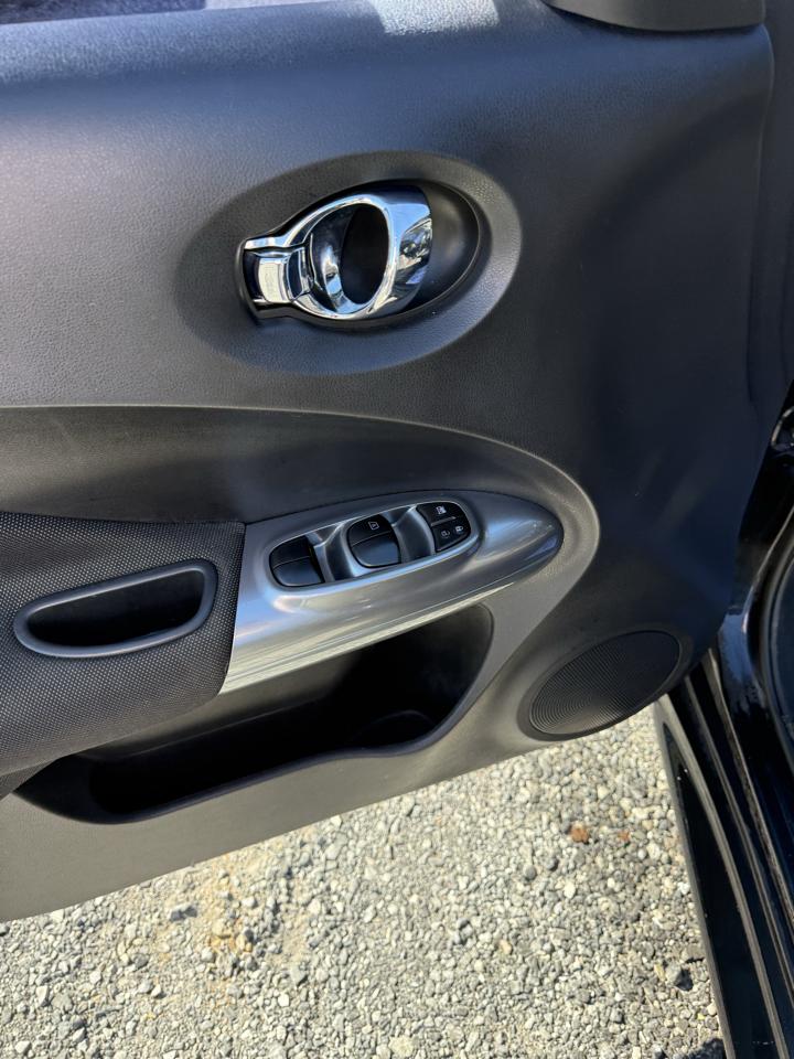 Nissan Juke SV AWD 2011