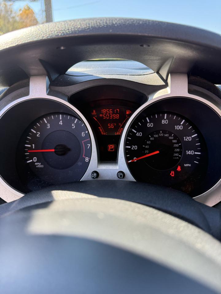 Nissan Juke SV AWD 2011