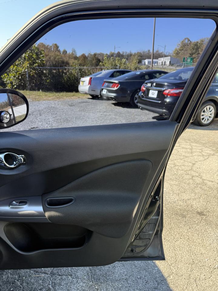 Nissan Juke SV AWD 2011