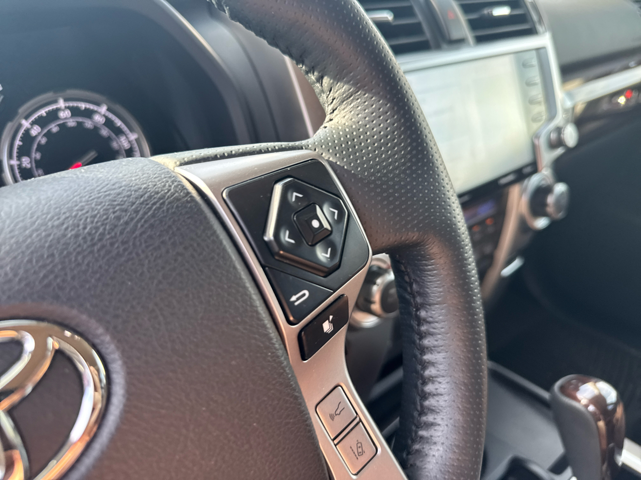 Toyota 4Runner Limited 2WD 2024