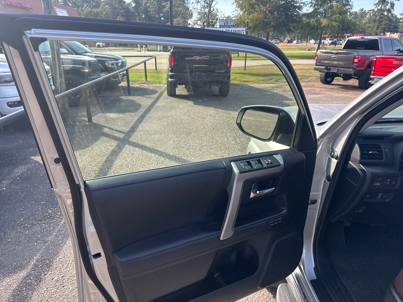 Toyota 4Runner Limited 2WD 2024