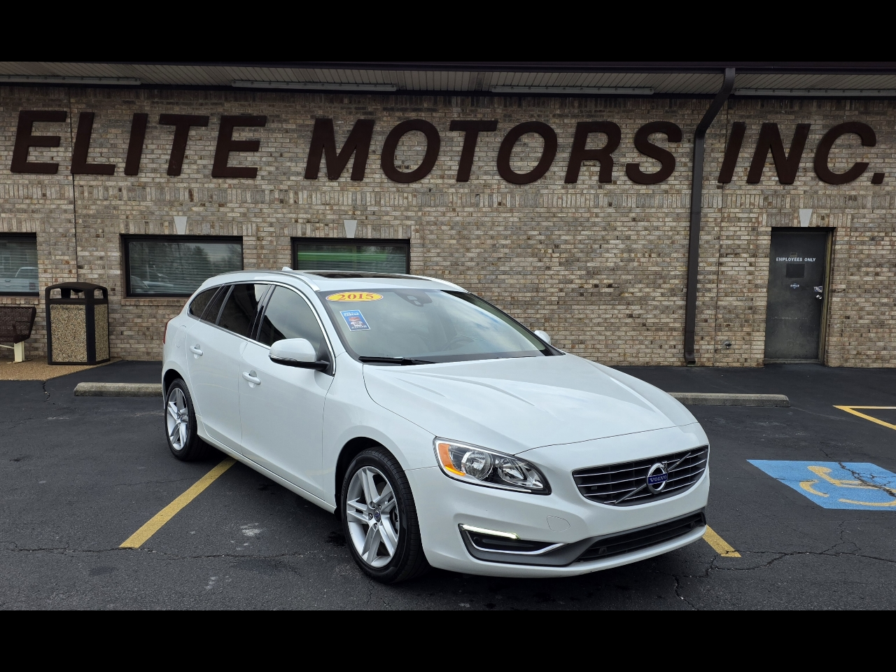 2015 Volvo V60 Premier's photo