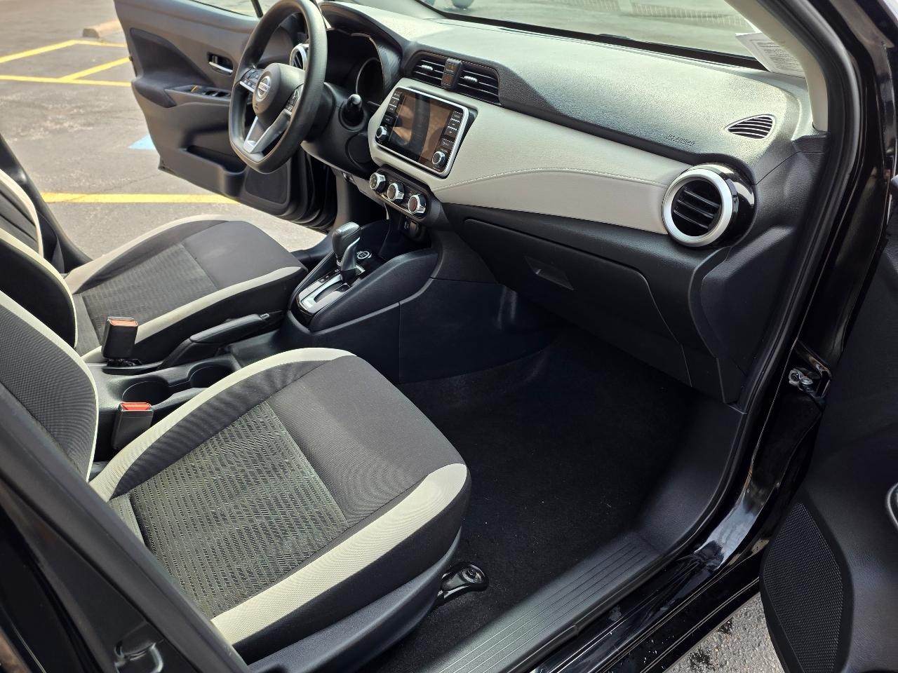 Nissan Versa  2021