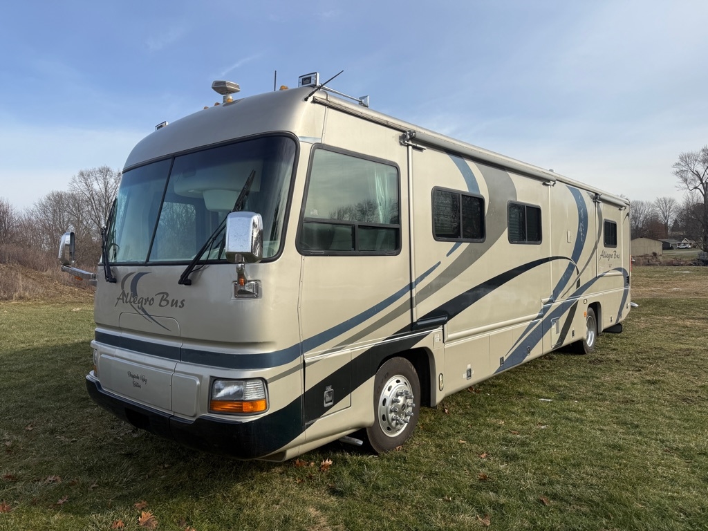 2002 Freightliner X-Line Motorhome 