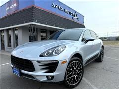 2017 Porsche Macan  2017 Porsche Macan