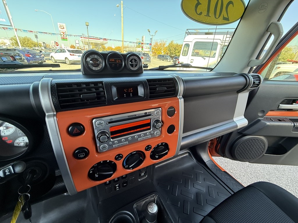 Toyota FJ Cruiser 4WD MT 2013