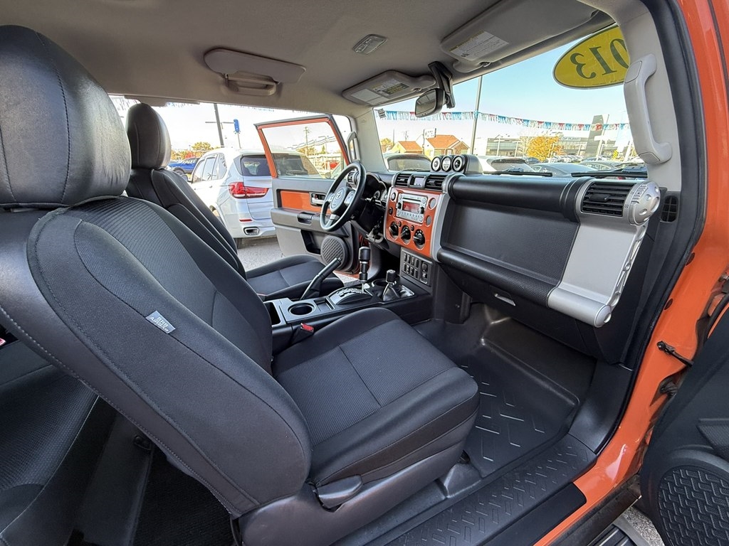 Toyota FJ Cruiser 4WD MT 2013