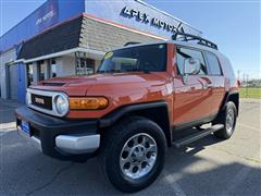 2013 Toyota FJ Cruiser  2013 Toyota FJ Cruiser