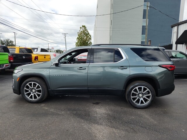 2023 Chevrolet Traverse photo 2