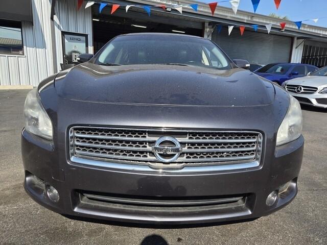 Nissan Maxima  2011
