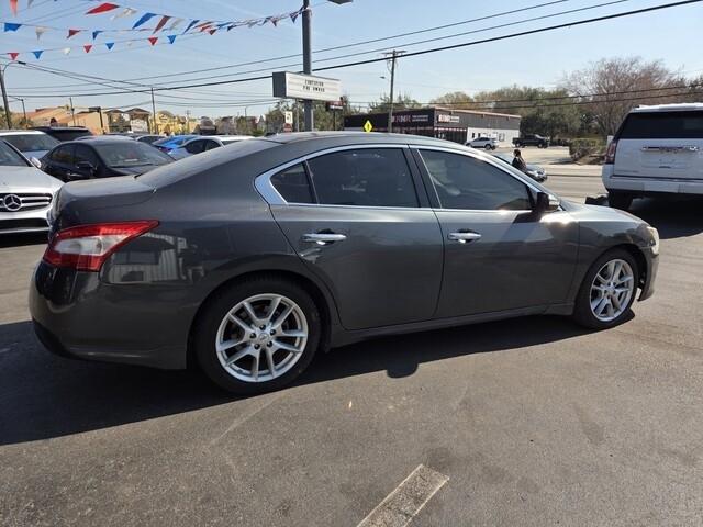 Nissan Maxima  2011