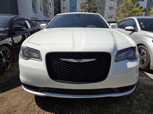Chrysler 300  2019