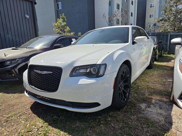 Chrysler 300  2019