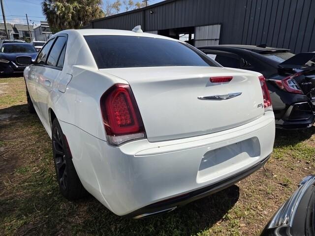 Chrysler 300  2019