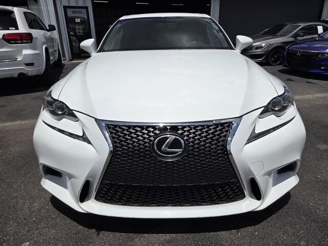 Lexus IS  2016