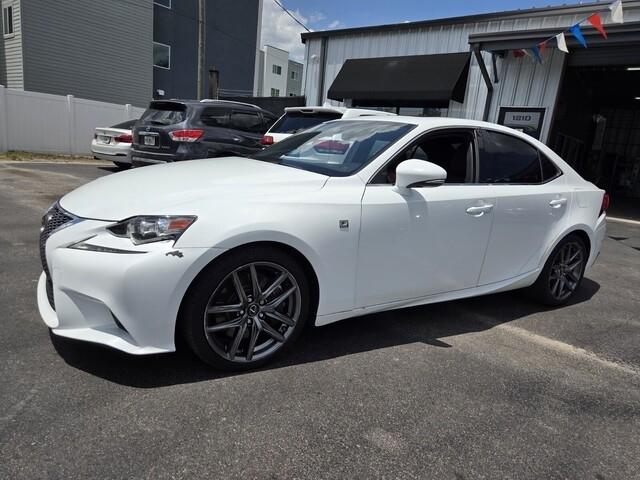 Lexus IS  2016