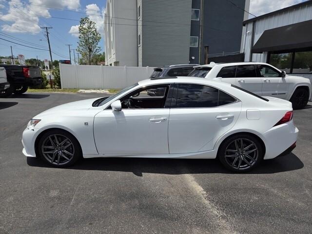 Lexus IS  2016
