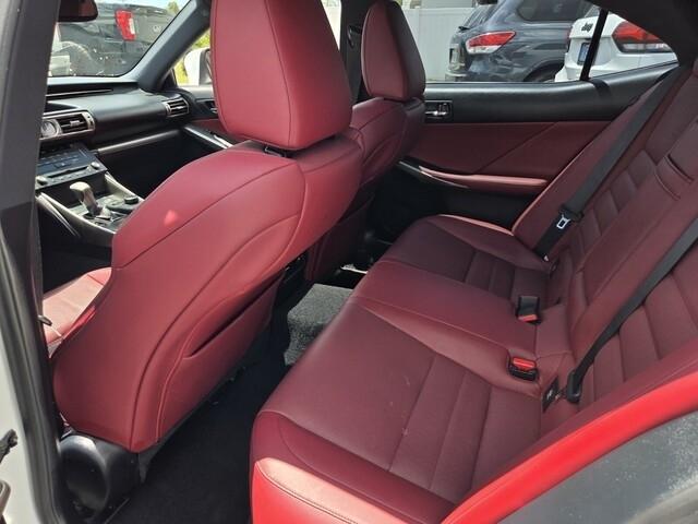 Lexus IS  2016