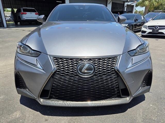 Lexus IS  2019