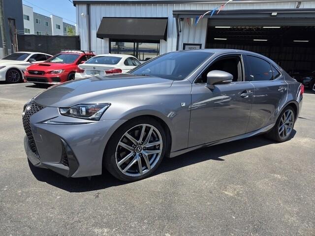 Lexus IS  2019