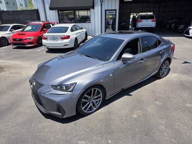 Lexus IS  2019