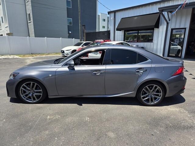 Lexus IS  2019