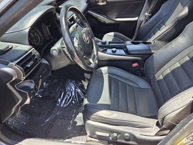Lexus IS  2019