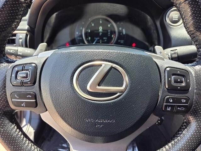 Lexus IS  2019