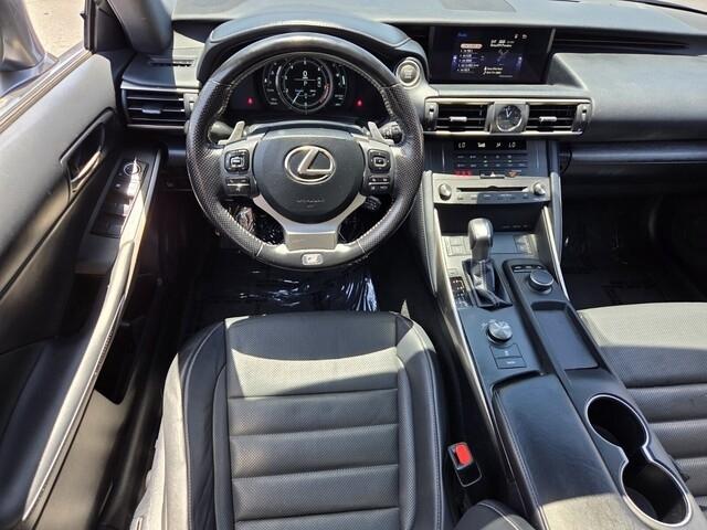 Lexus IS  2019