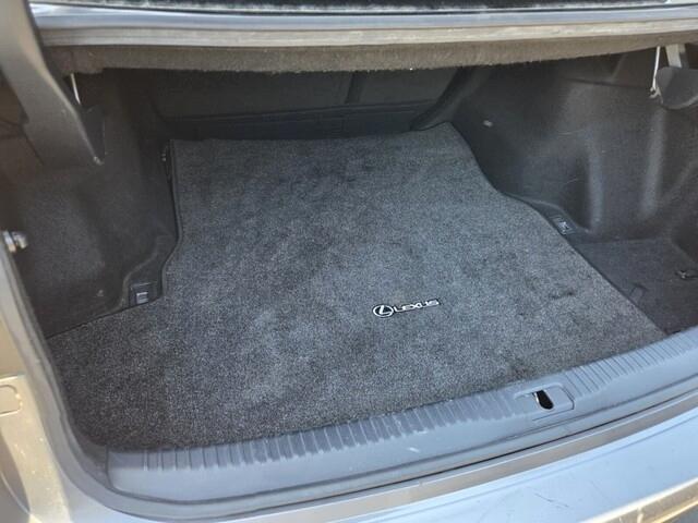 Lexus IS  2019