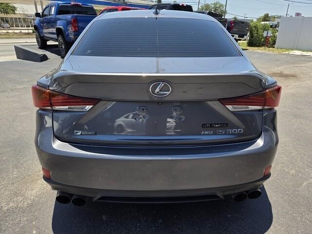 Lexus IS  2019
