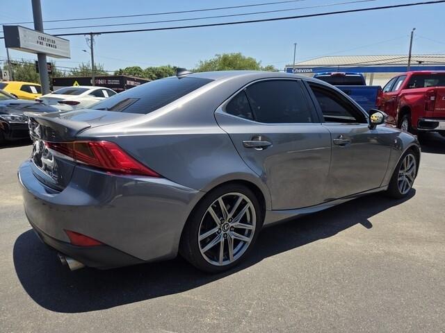 Lexus IS  2019