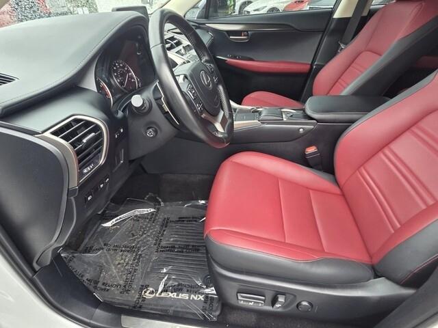Lexus NX 300  2021