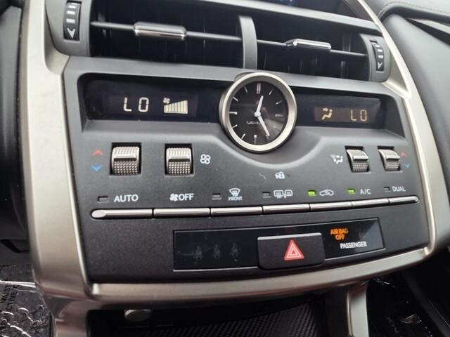Lexus NX 300  2021